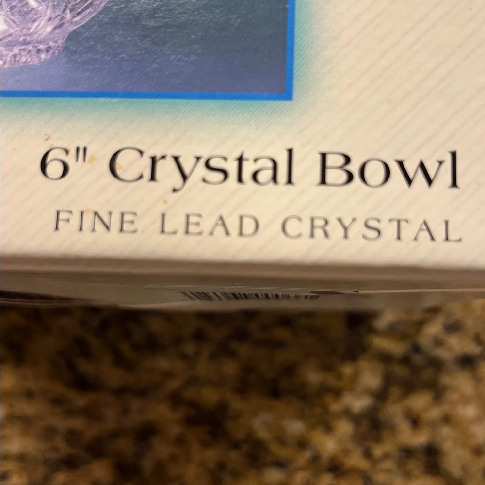 Crystal Bowl - Elegant Clear Design - Picture 3 of 4